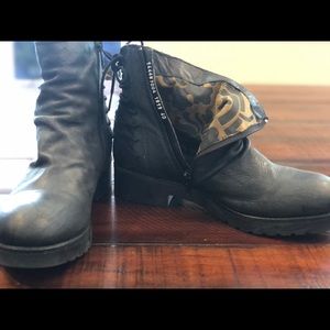 Fly London Boots Size 40EU Really good condition and super cute boot.